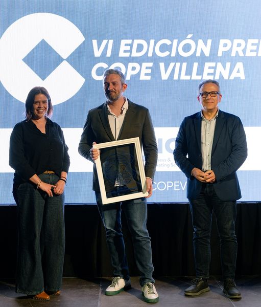 El presidente de FEVECTA entrega el Premio Emprendimiento 2026 en los VI Premios Cope Villena